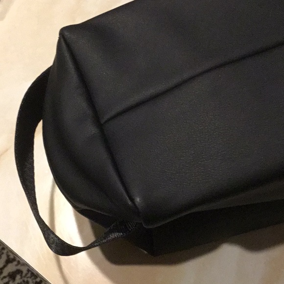 NWT Toiletry bag - Picture 5 of 8